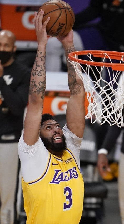 Los Lakers y los Nuggets lideran series