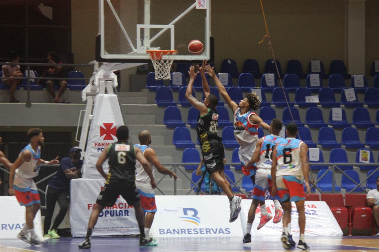 Crisóstomo y Polanco guían a las Cotorras en el Basket de Puerto Plata
