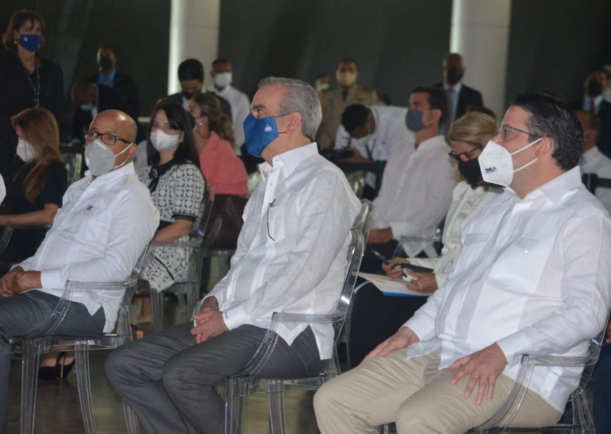 Abinader asegura suben recaudaciones Aduanas