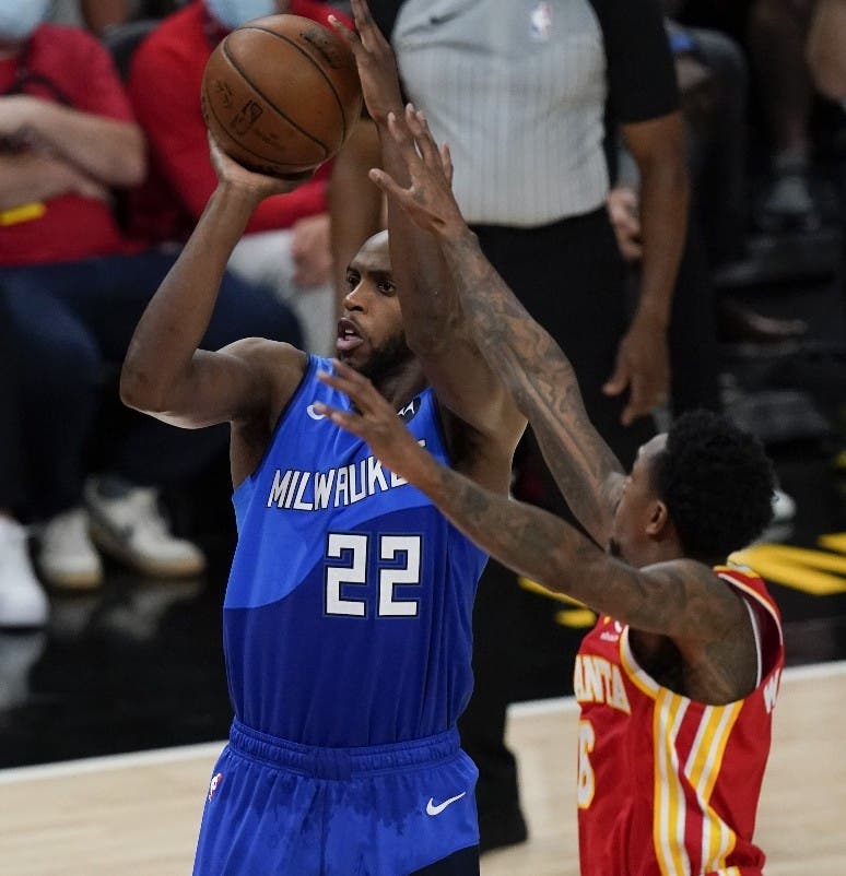 Bucks toman ventaja 2-1 final del Este