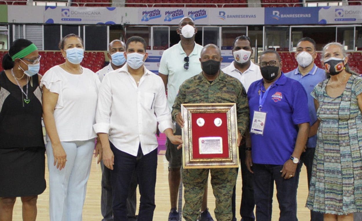 La Asociación de Basket DN reconoce a personalidades