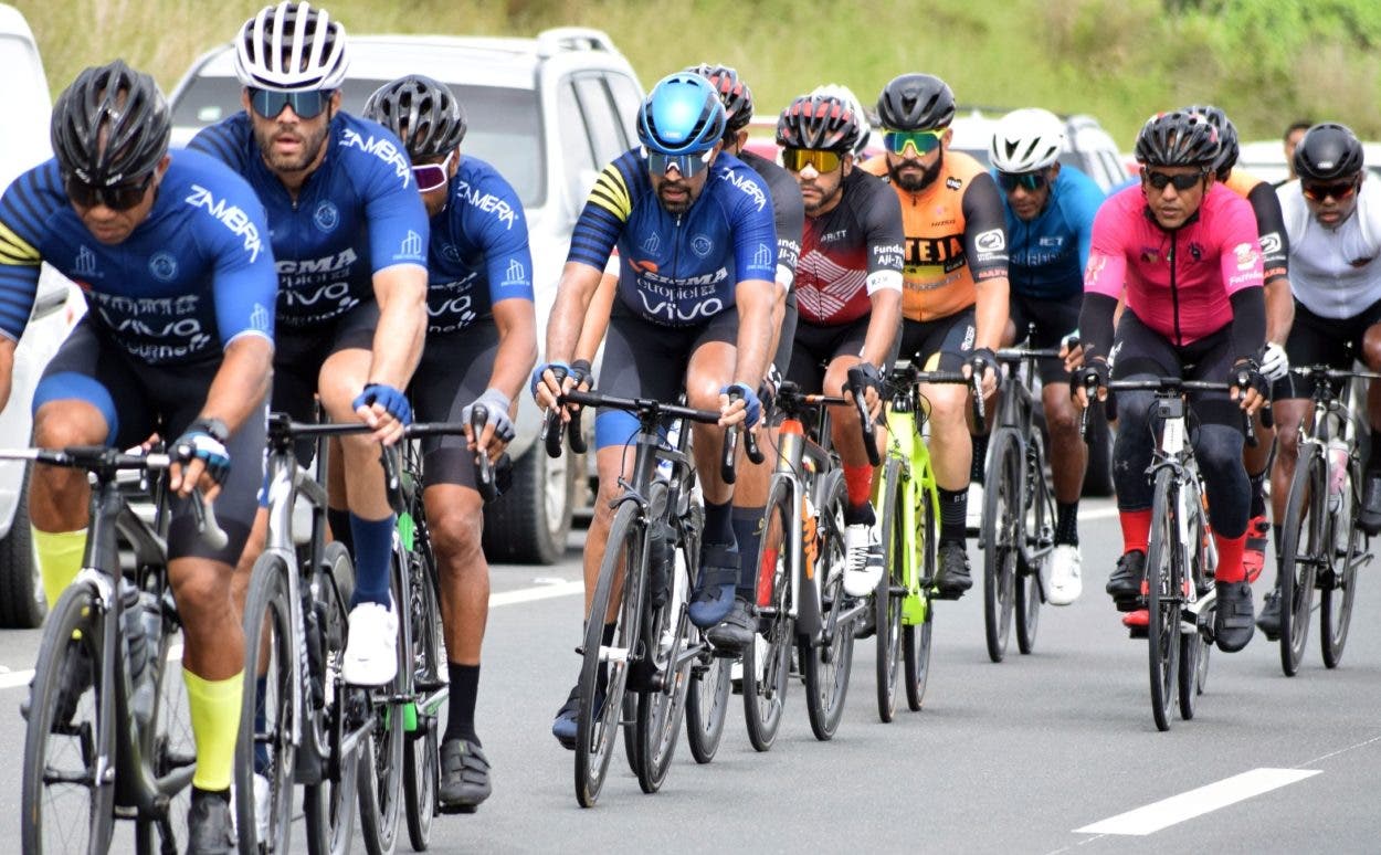 Ramón Adames se fajó a ganar categoría élite torneo de ciclismo
