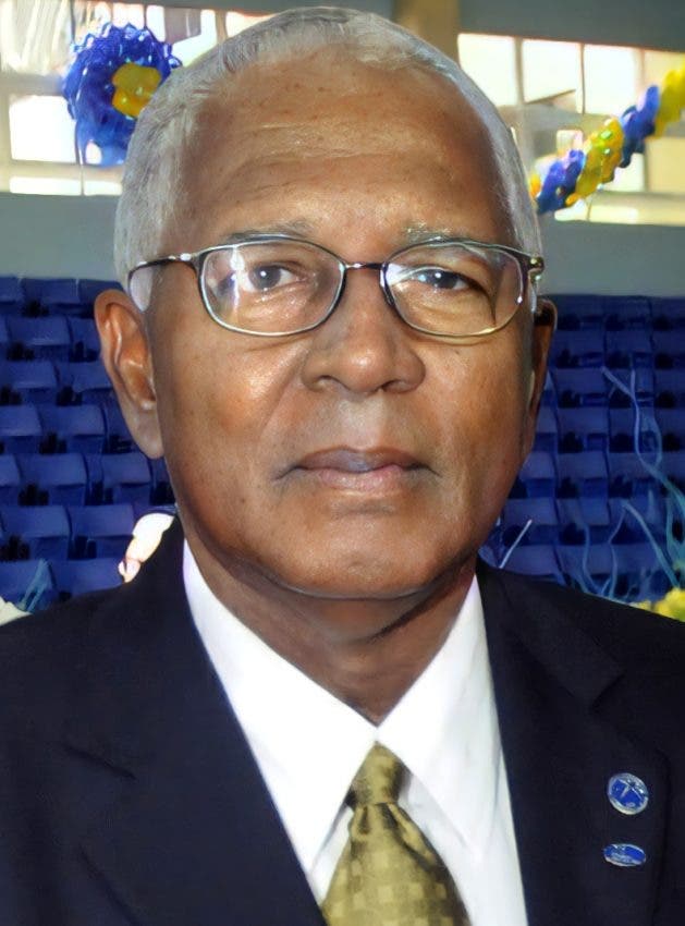 Adiós profesor Aquino, nunca lo olvidaremos