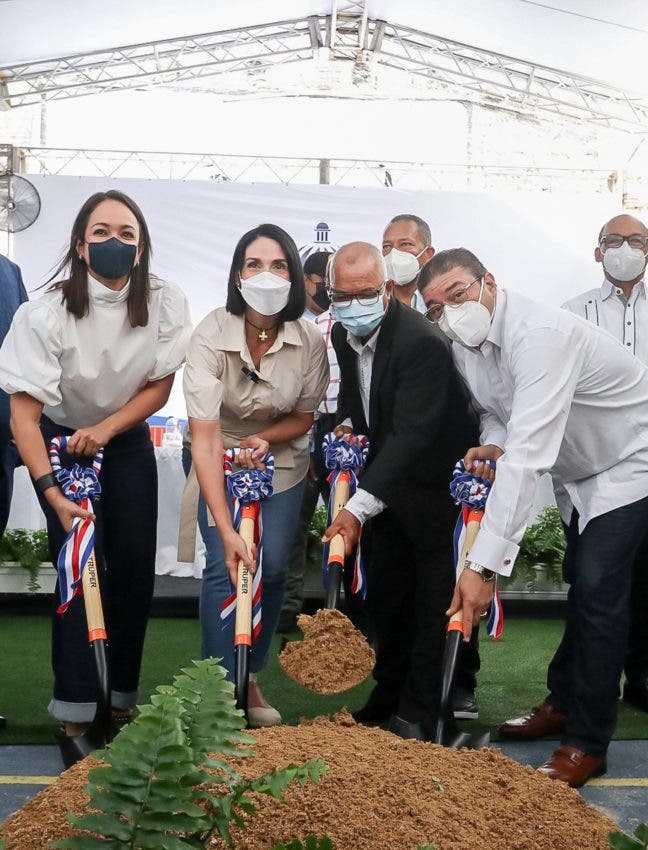 Capotillo valora el inicio construcción centro  comunitario