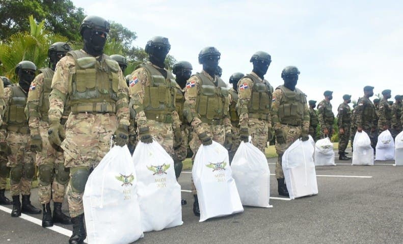 Entregan utensilios a miembros del Ejército