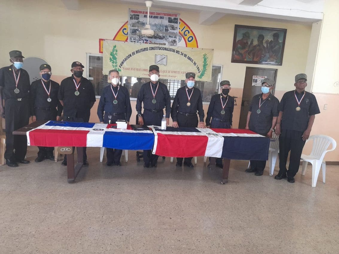 Capitán de Navío de la Armada Dominicana pone a circular libro