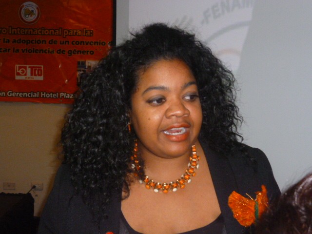 Federación de Mujeres Trabajadoras demanda aumento salarial