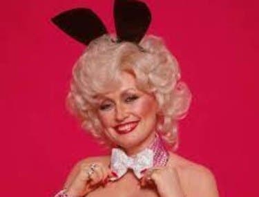 Dolly Parton a sus 75 años recrea portada  Playboy de 1978