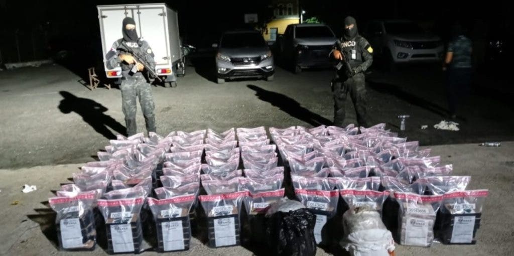 El cargamento de cocaína incautado estaba en una embarcación en la costa de San Pedro de Macorís.