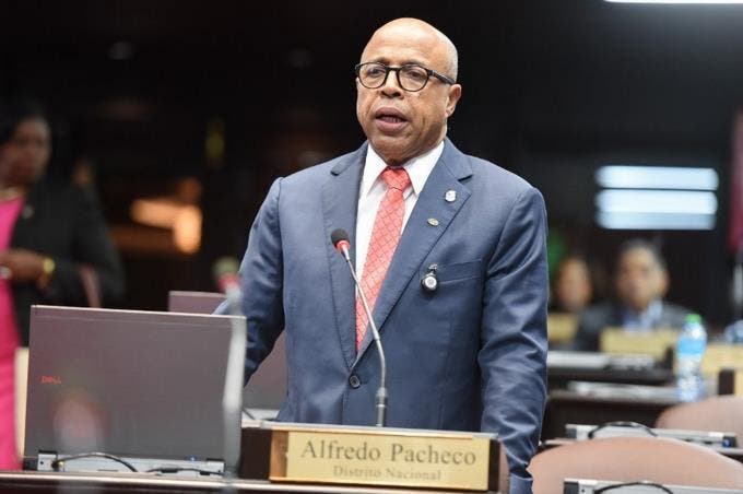 Aprueban proyecto de ley regula reinscripción en colegios
