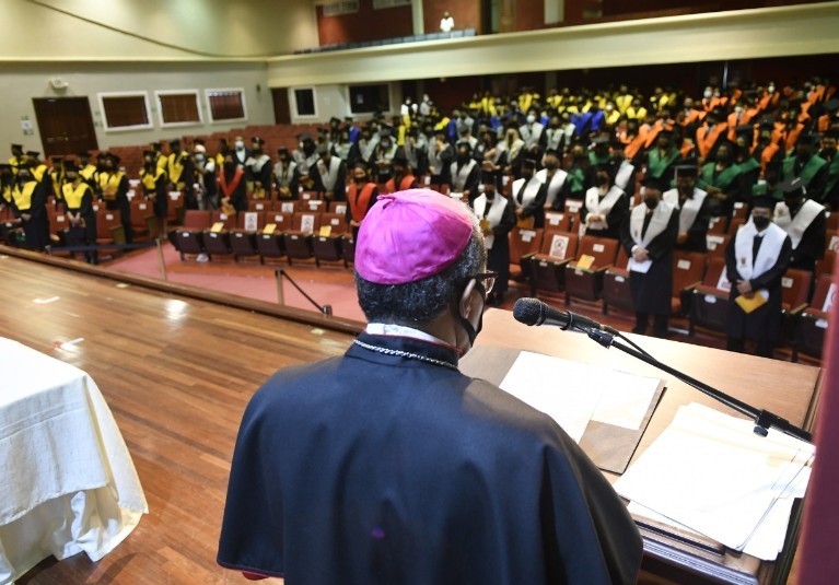 UCSD gradúa 829 profesionales