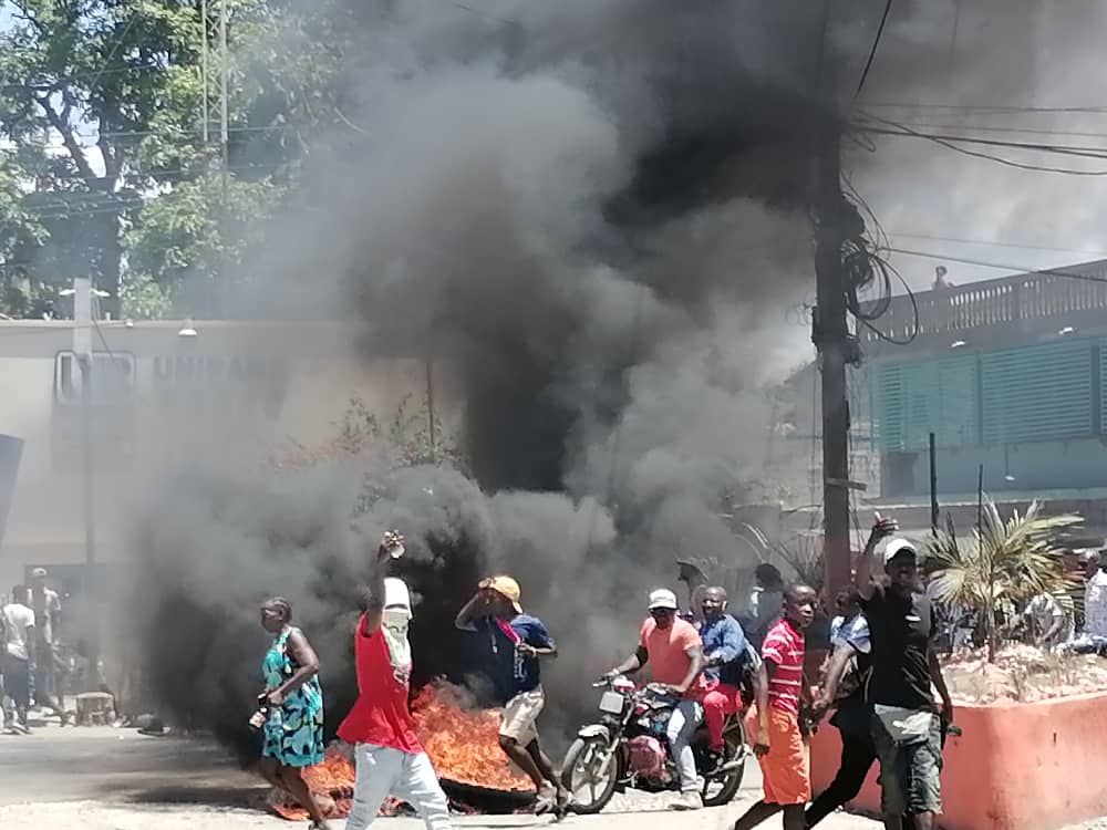 Cerca de la ciudad norteña de Cap-Haitien, se realizaron protestas con quema de barricadas en reclamo de justicia por el asesinato del presidente Jovenel  Moïse.