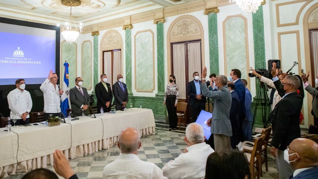 Abinader juramenta 393 nuevas cooperativas