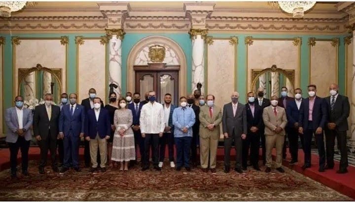 Presidente Luis Abinader cuando recibió a los atletas que participarán en los Juegos Olímpicos de Tokio