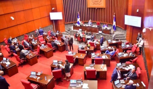 Senadores PLD y FP rompen quórum