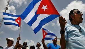 Cientos de cubanos protestan contra el Gobierno