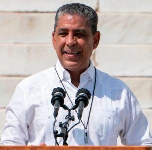Espaillat anuncia US$1 millón para combatir corrupción en RD