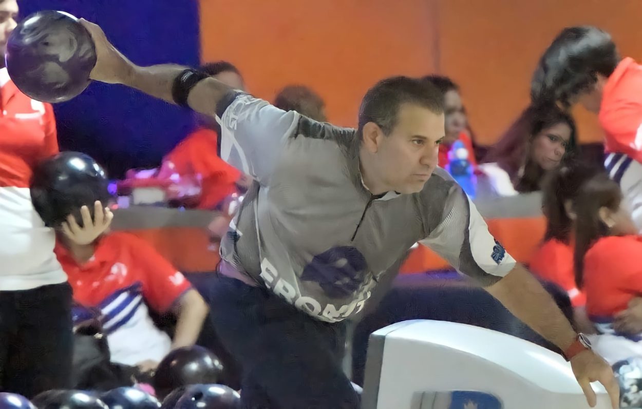 Rolando A. Sebelén se destaca en torneo boliche EU