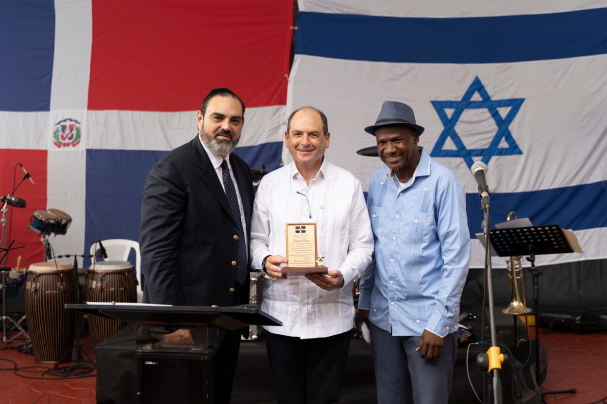 Reconocen embajador en RD