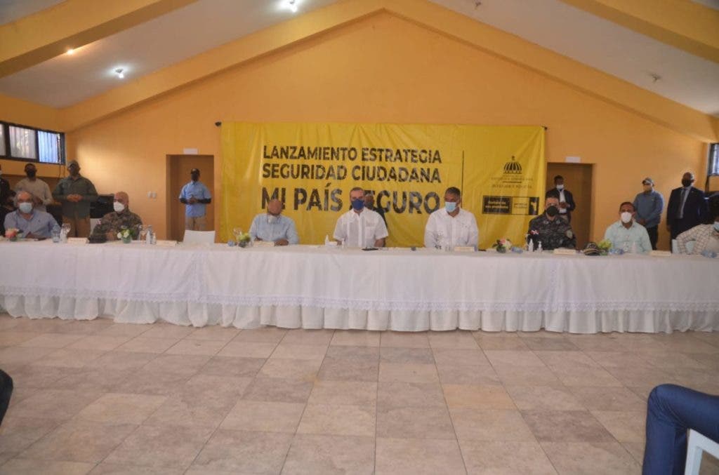 El presidente Luis Abinader cuando hacía el lanzamiento del Plan de Seguridad “Mi País Seguro” en el sector de Cristo Rey.