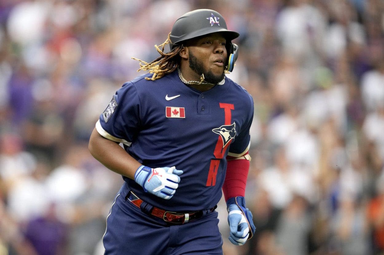 Urías y Guerrero Jr., brillan en reinicio temporada