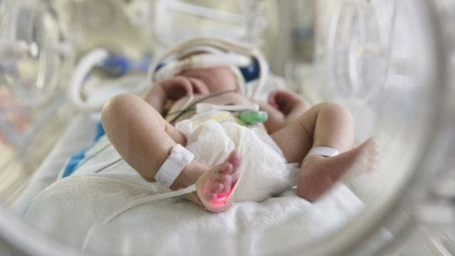 Un bebé muerto al nacer, positivo por covid como su madre