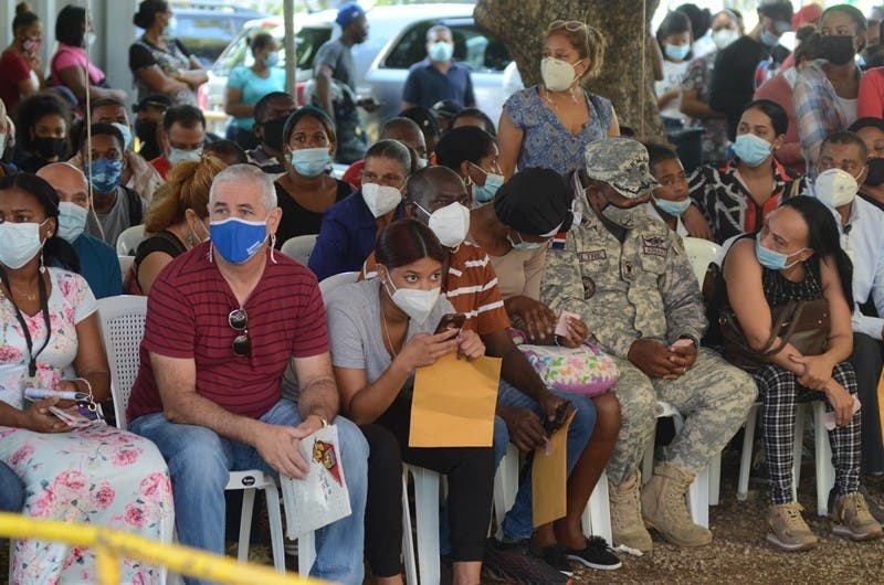 Las filas en las oficialías del Estado Civil se hacen interminables tanto en la capital como en pueblos del interior.