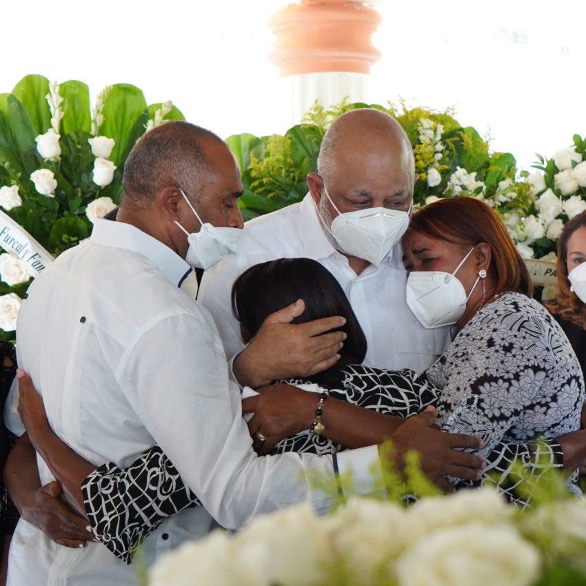 Sepultan padre de Roberto Fulcar