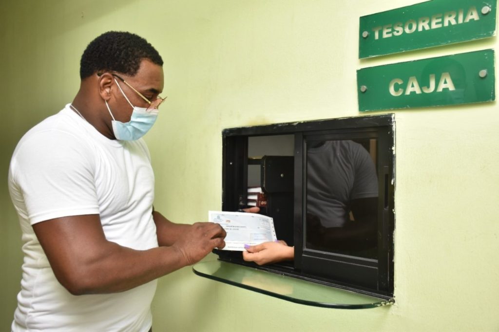 CEED entrega prestaciones a ex empleados