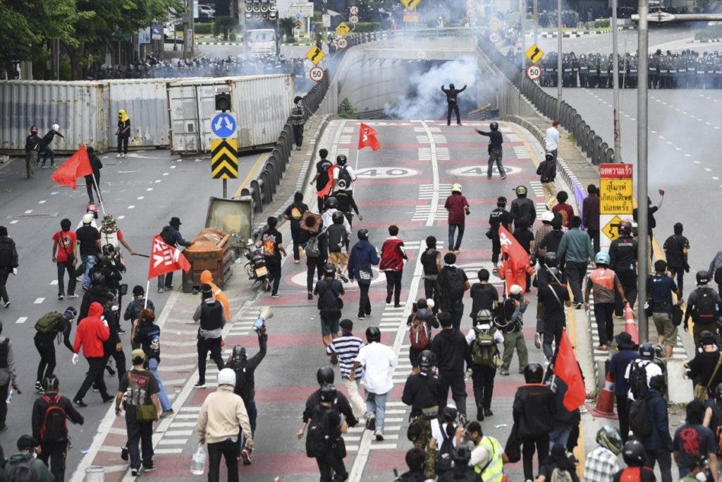 La Policía Y los manifestantes 