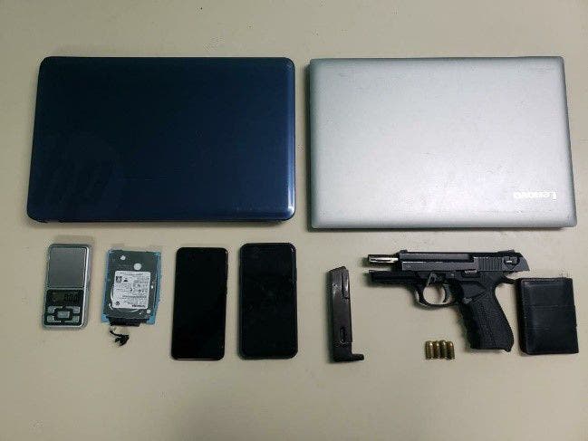 Policía apresa a tres hombres por delito electrónico