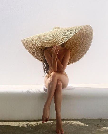 Ex de Maluma posa desnuda en Instagram