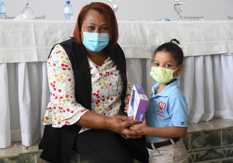 Agradece a Educación entrega de tabletas