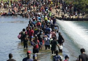 Dominicanos narran penurias que sufren durante viaje por México