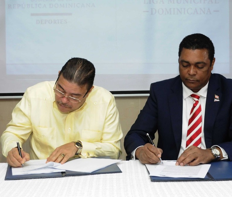 Camacho favorece relación de trabajo con municipios