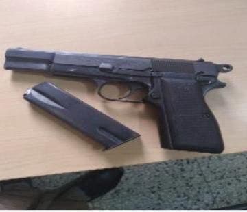La pistola ocupada a José Miguel Peralta Rodríguez alias Chichi, implicado en la muerte de un mayor del Ejército y un locutor.