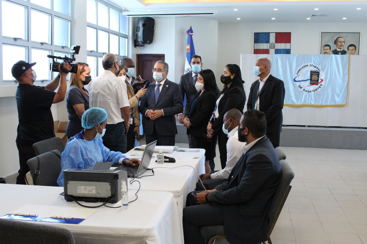 Destaca casi totalidad colaboradores están inoculados