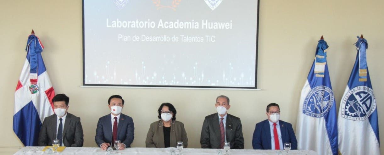 UASD y Huawei inauguran academia TIC