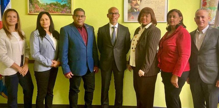 Coordinan acciones en favor comunidad dominicana