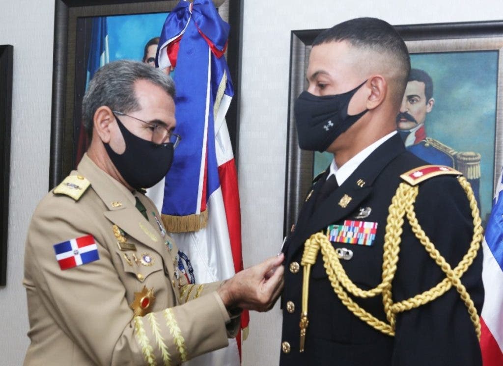 Condecoran agregado Militar y Aéreo Embajada EE.UU.