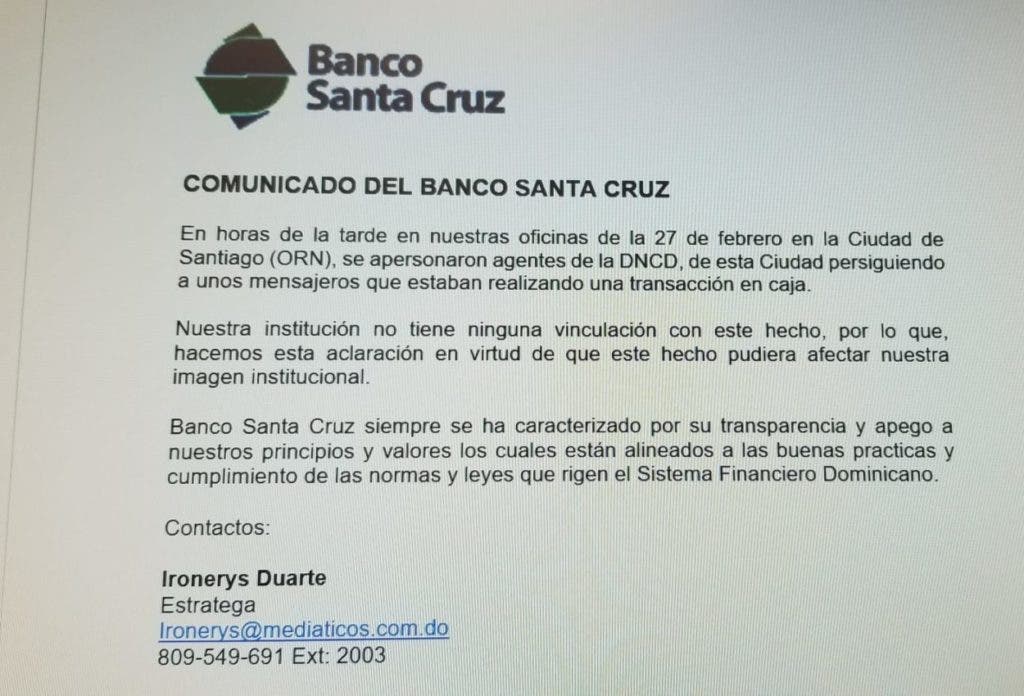 Comunicado del Banco Santa Cruz aclarando el apresamiento de dos mensajeros en la sucursal de Santiago.