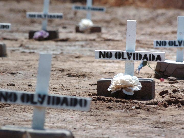 Ecuatoriana huía con su hija de violencia familiar muere en desierto