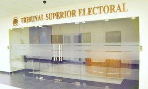 TSE declaran improcedente amparo Guido