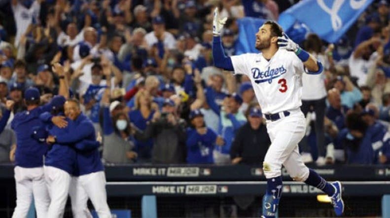 Taylor enciende fiesta en Dodger Stadium