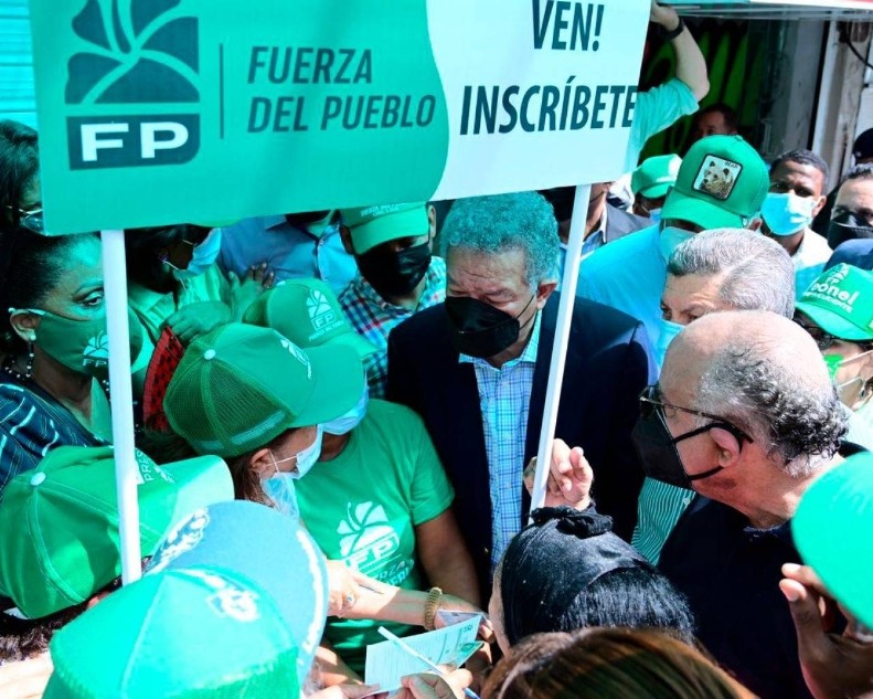 Leonel juramenta 2,924 seguidores en San Cristóbal