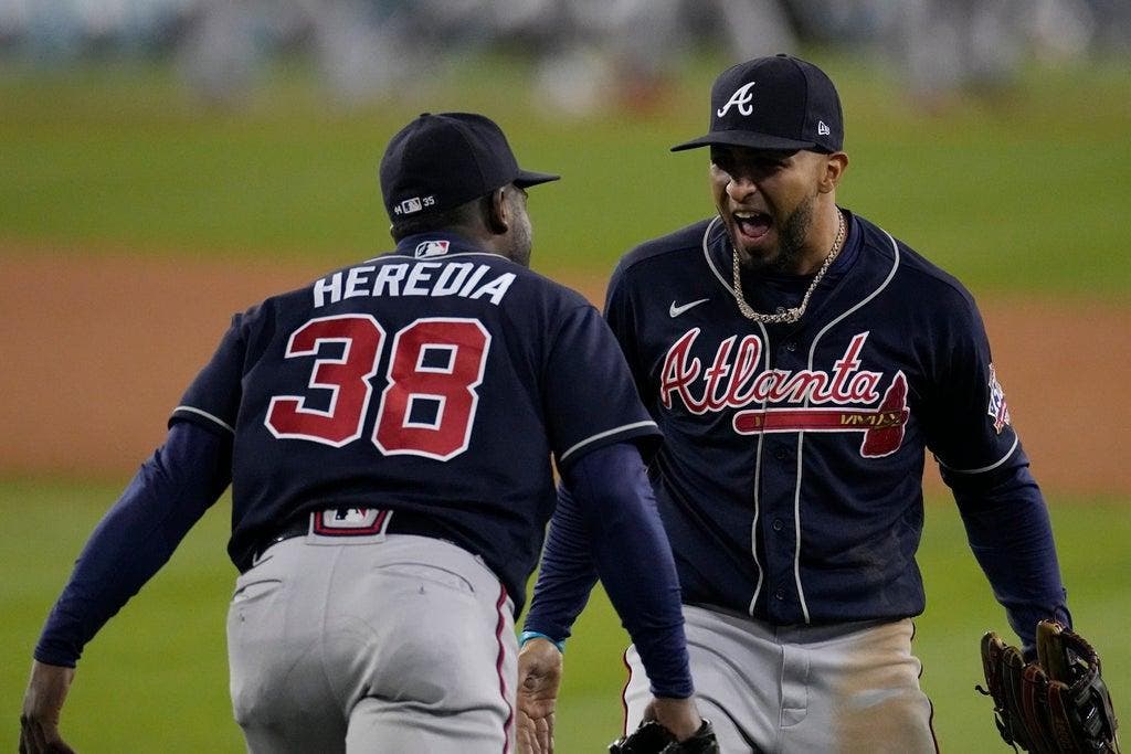 Acercan a Bravos y Astros a la Serie Mundial