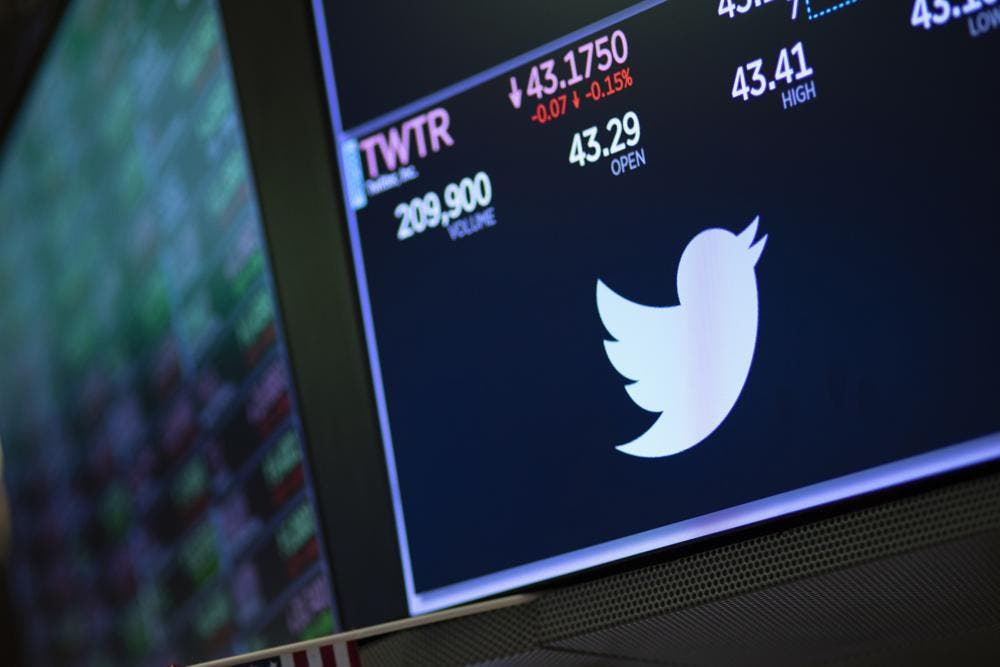 Twitter veta a corresponsal de Newsmax por desinformar