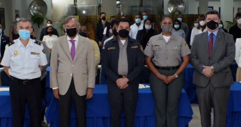 España respalda proceso reforma de la Policía