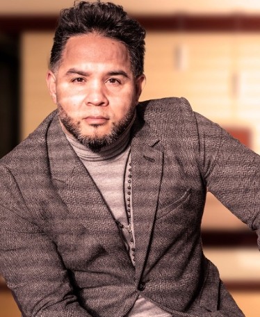 Cantante promueve tema