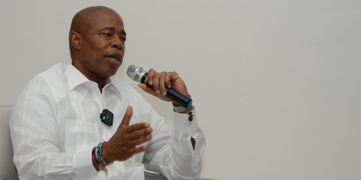 Afirma respeta la comunidad dominicana